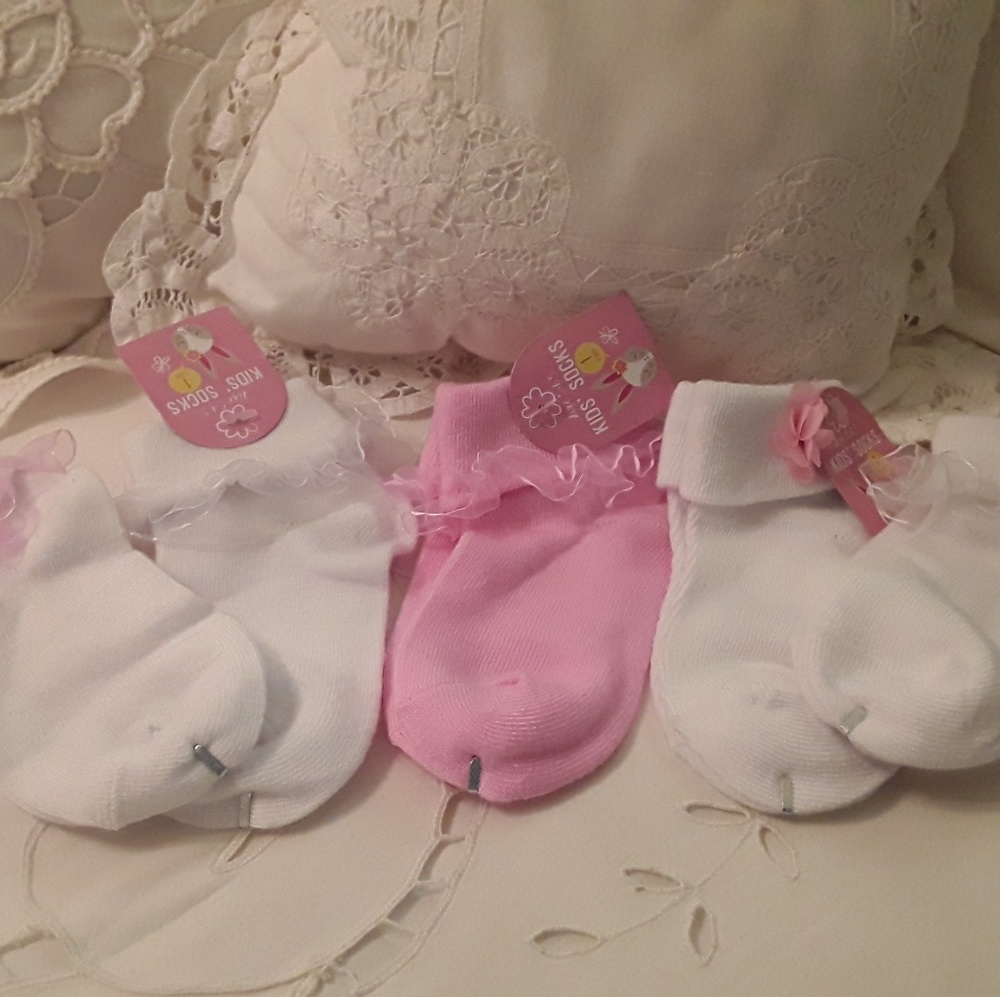 NWT 5 PAIRS GIRLS DRESS SOCKS, SIZE  5 - 6.5